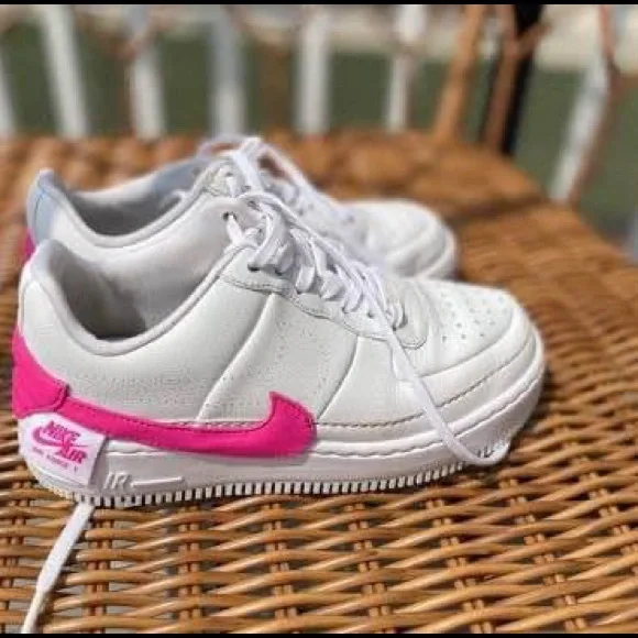 NIKE
AIR FORCE 1
Fashion Sneakers
Shoes
Size 7 - Picture 9 of 9